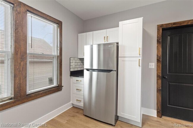 Building Photo - 767 Navahoe St