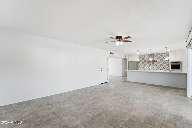 Building Photo - 1644 E Broadmor Dr