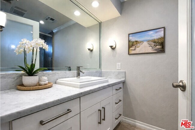 Building Photo - 64356 Doral Dr