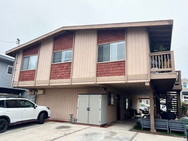 Building Photo - 1 MONTH RENT FREE!!! Studio Blocks from th...
