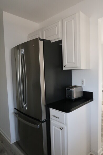Building Photo - 16468 Radison Dr