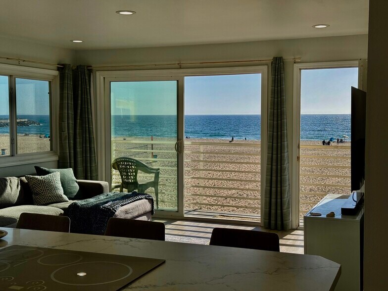 Building Photo - 72 The Strand