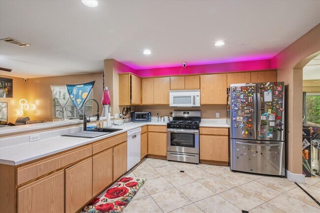 Building Photo - 922 Satellite View