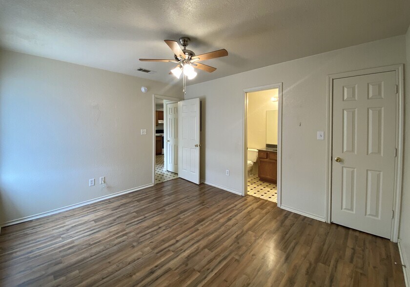 Building Photo - 2801 Cantabrian Dr