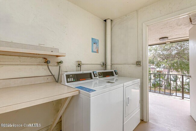 Building Photo - 200 St Lucie Ln