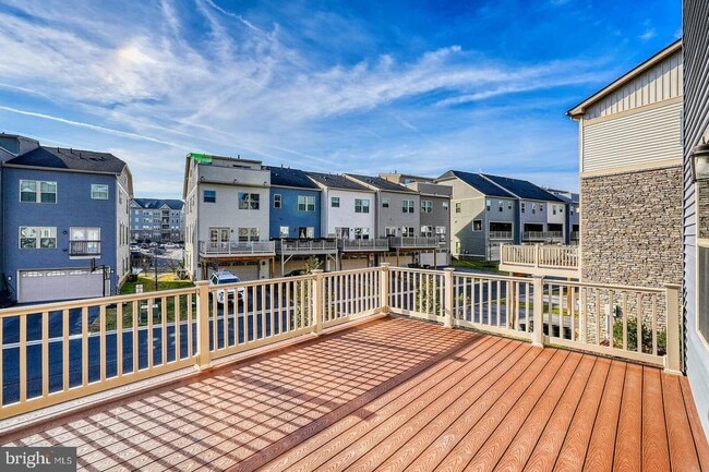 Building Photo - 5831 Pecking Stone St