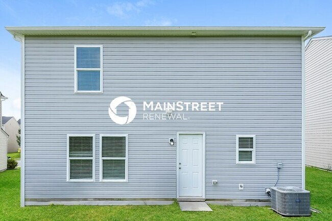 Building Photo - 4 Bedroom Pet-Friendly Home in Greensboro, NC with Main Street Renewal