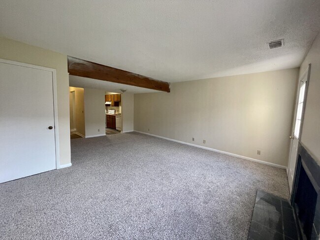 Building Photo - Townhouse for Rent