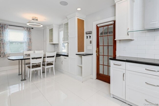 Building Photo - 155 White Rd