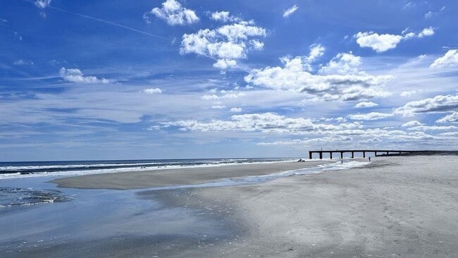 Building Photo - 1680 Asturias St