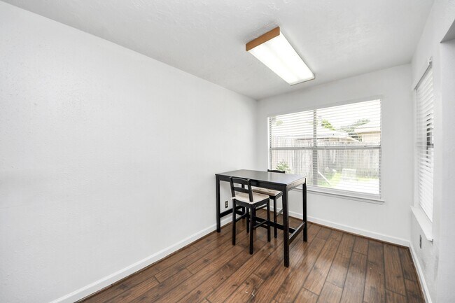 Building Photo - 6230 Grandvale Dr