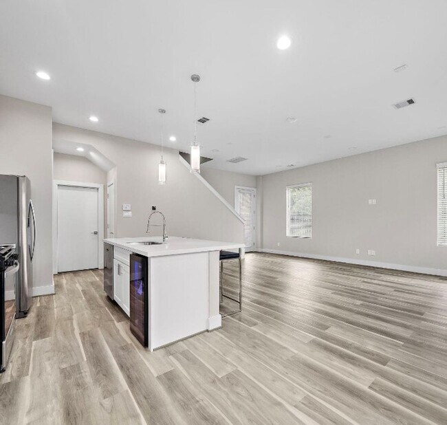 Building Photo - Brand New Construction in Houston!