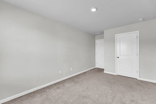 Building Photo - 550 Wayton Cir