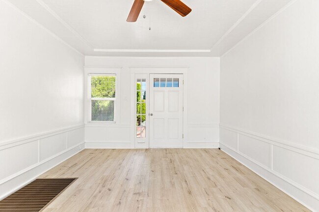 Building Photo - Comfort and Convenience: Cottage Living in...