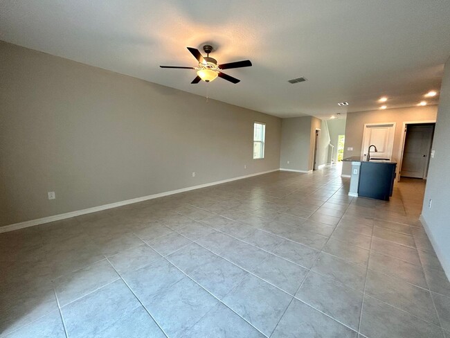 Building Photo - Immaculate 5 Bedroom 2.5 Bathroom Home in ...