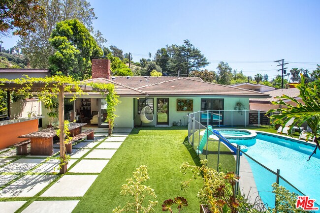 Primary Photo - 2211 Canyon Dr