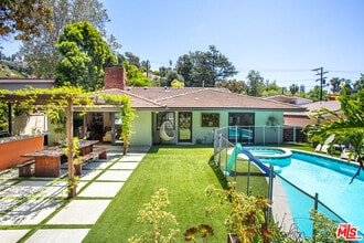 Building Photo - 2211 Canyon Dr