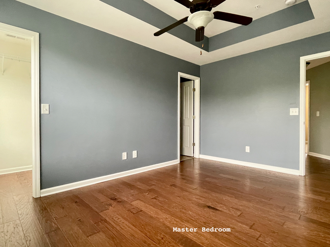 Master Bedroom - 2020 Hemlock Dr