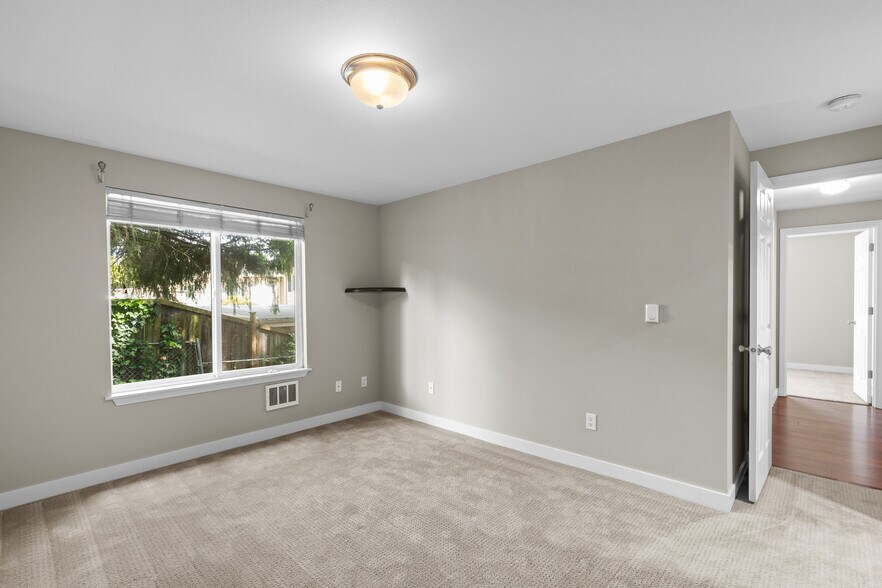 Building Photo - 4308 NE Sunset Blvd