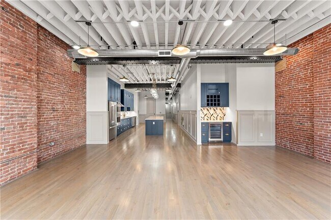 Building Photo - 915 Liberty Ave