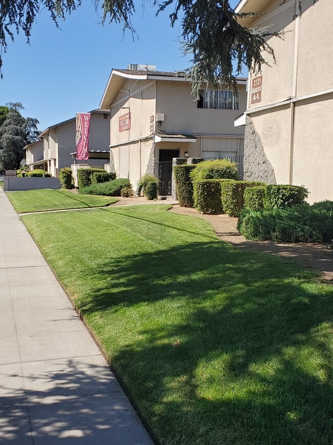 Building Photo - 2219 N Winery Ave