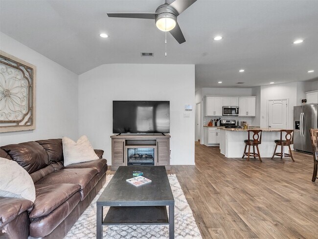 Building Photo - 2521 Honey Nest Ln