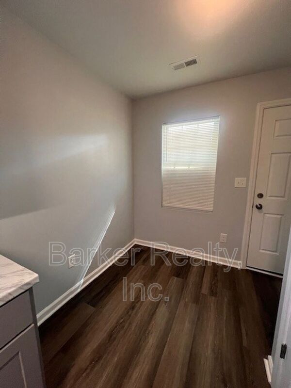 Building Photo - 1602 Pender St