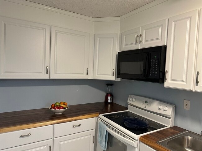 Building Photo - 95 Nahant St