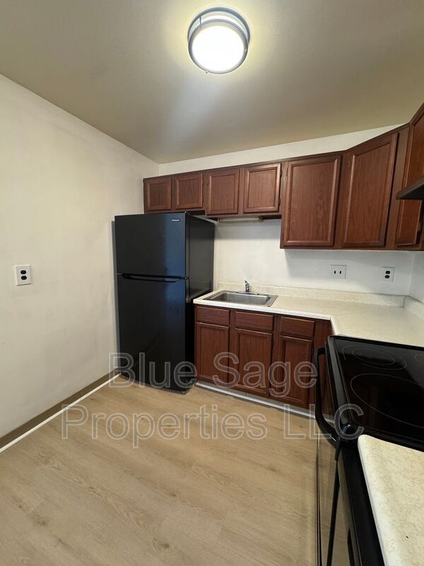 Building Photo - 2421 3rd Ave