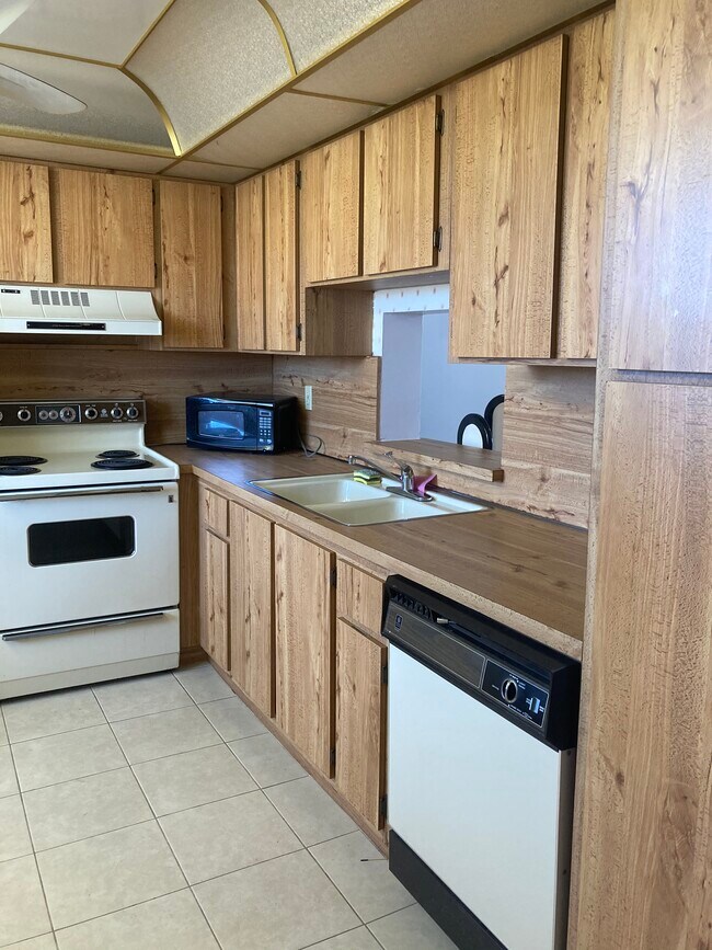 Building Photo - 321 SE 3rd St