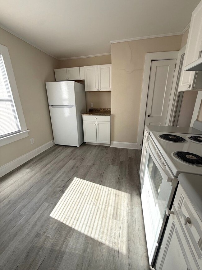 Building Photo - Duplex on Higgs St