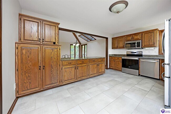 Building Photo - 306 Forest Trce