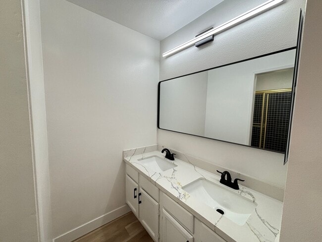 Building Photo - Single Story Palmdale Home