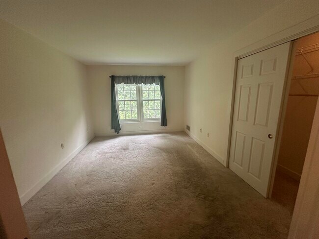 Building Photo - 579 Sagamore Ave
