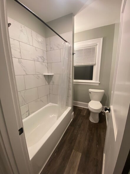 Building Photo - 2112 Cathedral Ave