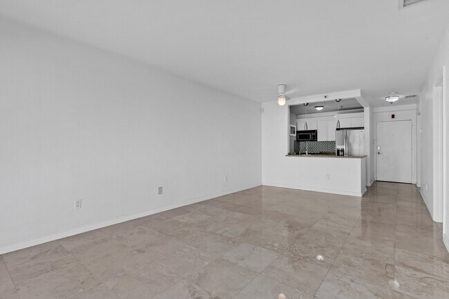 Building Photo - 677 NE 24th St