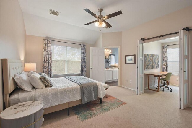 Building Photo - 7 S Villa Oaks Dr