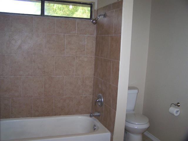 Building Photo - 827 Meandering Way