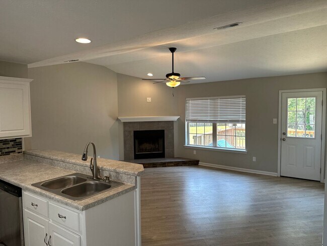 Building Photo - 3-Bedroom, 2-Bathroom Split floor plan Home for Rent in Austin, AR – Available April 2026