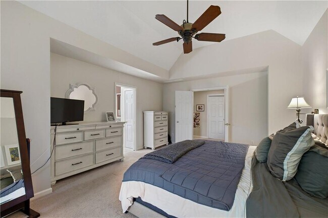 Building Photo - 3308 Fieldwood Dr SE