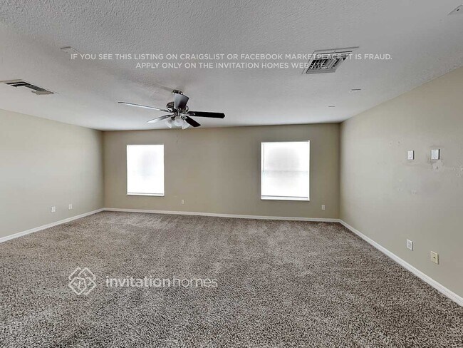 Building Photo - 3208 43rd Ave E