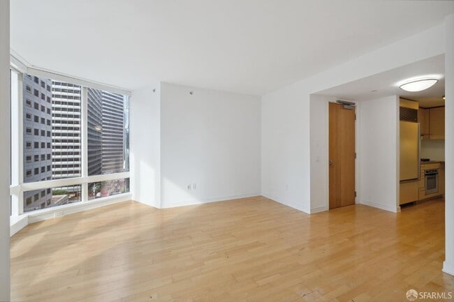 Building Photo - 301 Mission St