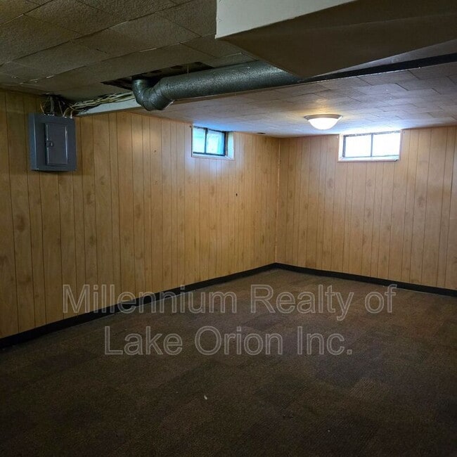 Building Photo - 136 W Princeton Ave