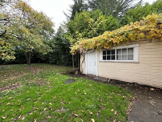 Building Photo - Charming 4-Bedroom Portland Home with Spac...