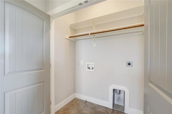 Building Photo - 430 Old Fitzhugh Rd