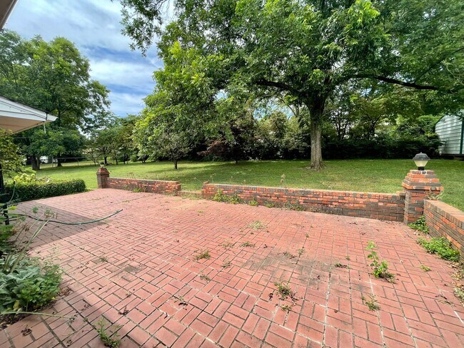 Building Photo - $1,500 FREE RENT! Nice home near downtown Athens!