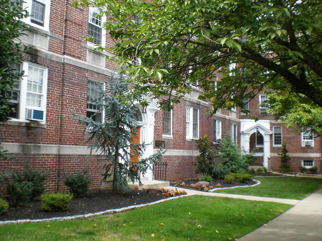 Building Photo - Haddonfield Manor Apartments