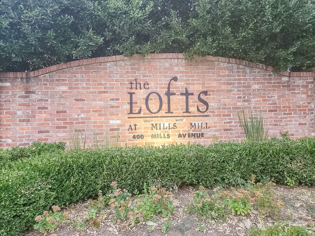 Building Photo - 400 Mills Ave