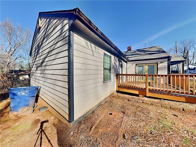 Building Photo - 1439 Westmont Rd SW