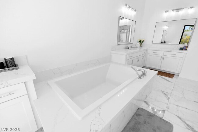 Building Photo - 4315 N Dapple Gray Rd